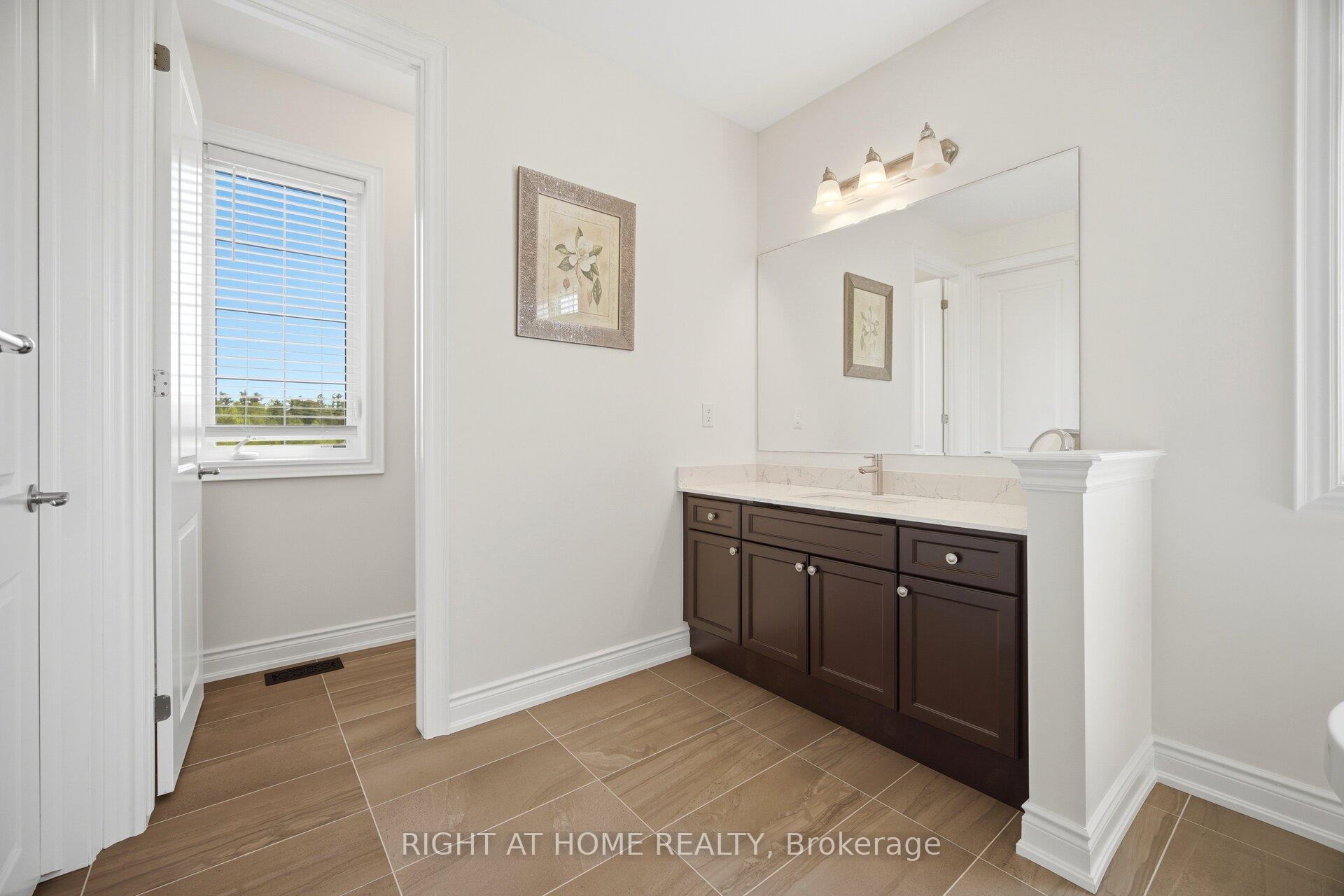 Photo 28 of 17 Lacrosse Trail, Vaughan, Kleinburg — HOMEH