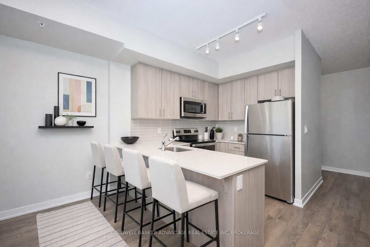 Photo 5 of Unit 610, 550 North Service Road, Grimsby, Grimsby Beach — HOMEH
