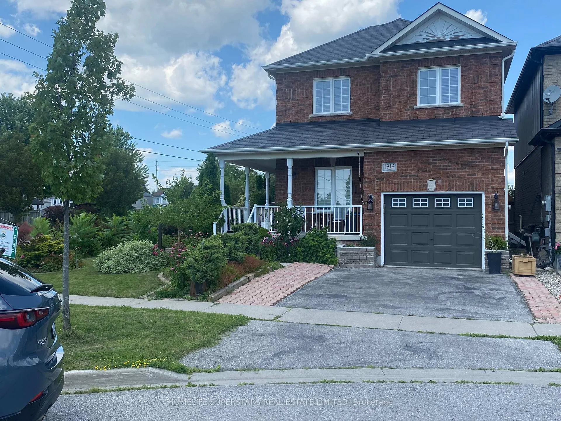 Photo 3 of 1316 Macinally Court, Oshawa, Pinecrest — HOMEH