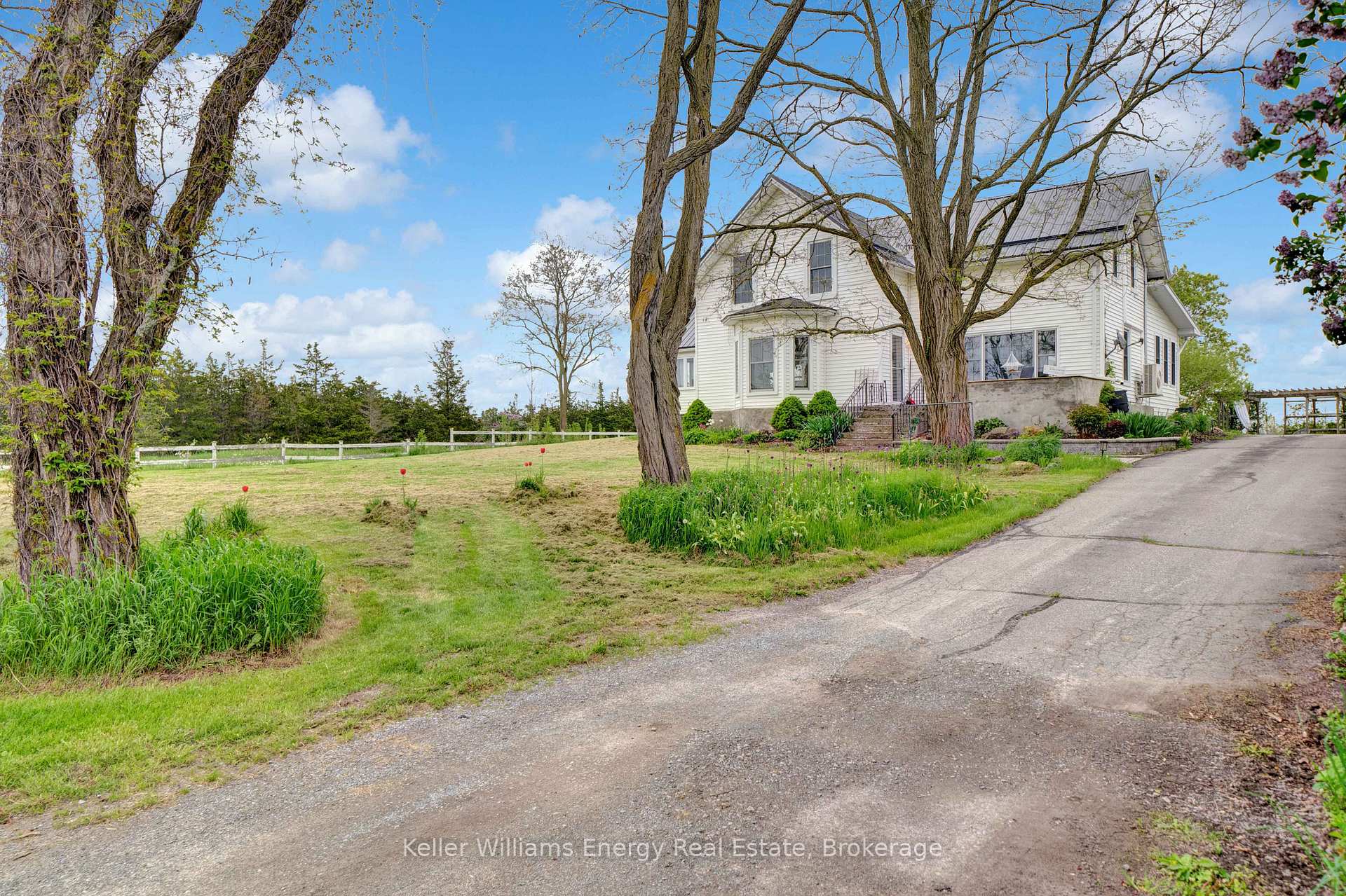 Photo 1 of 1727 County Rd 14, Prince Edward County, Sophiasburg Ward — HOMEH