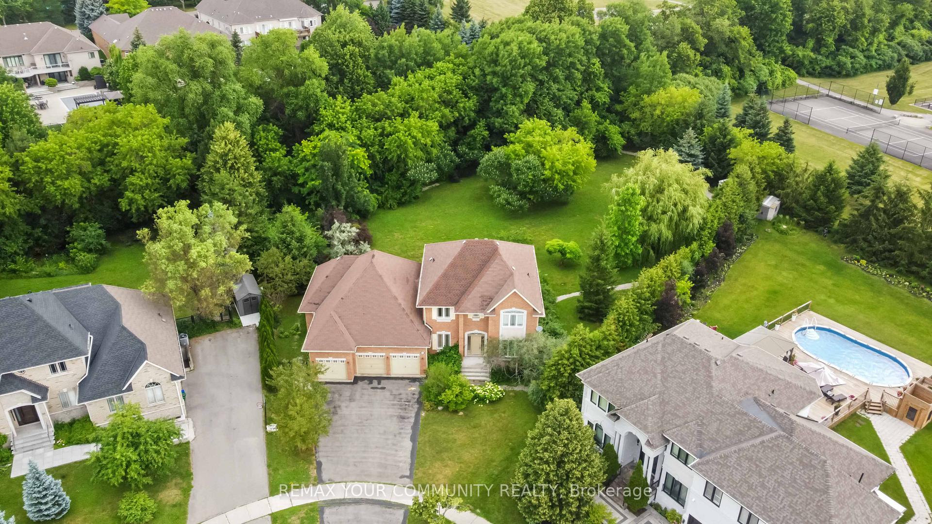 Photo 2 of 40 Hunterwood Chase, Vaughan, Rural Vaughan — HOMEH