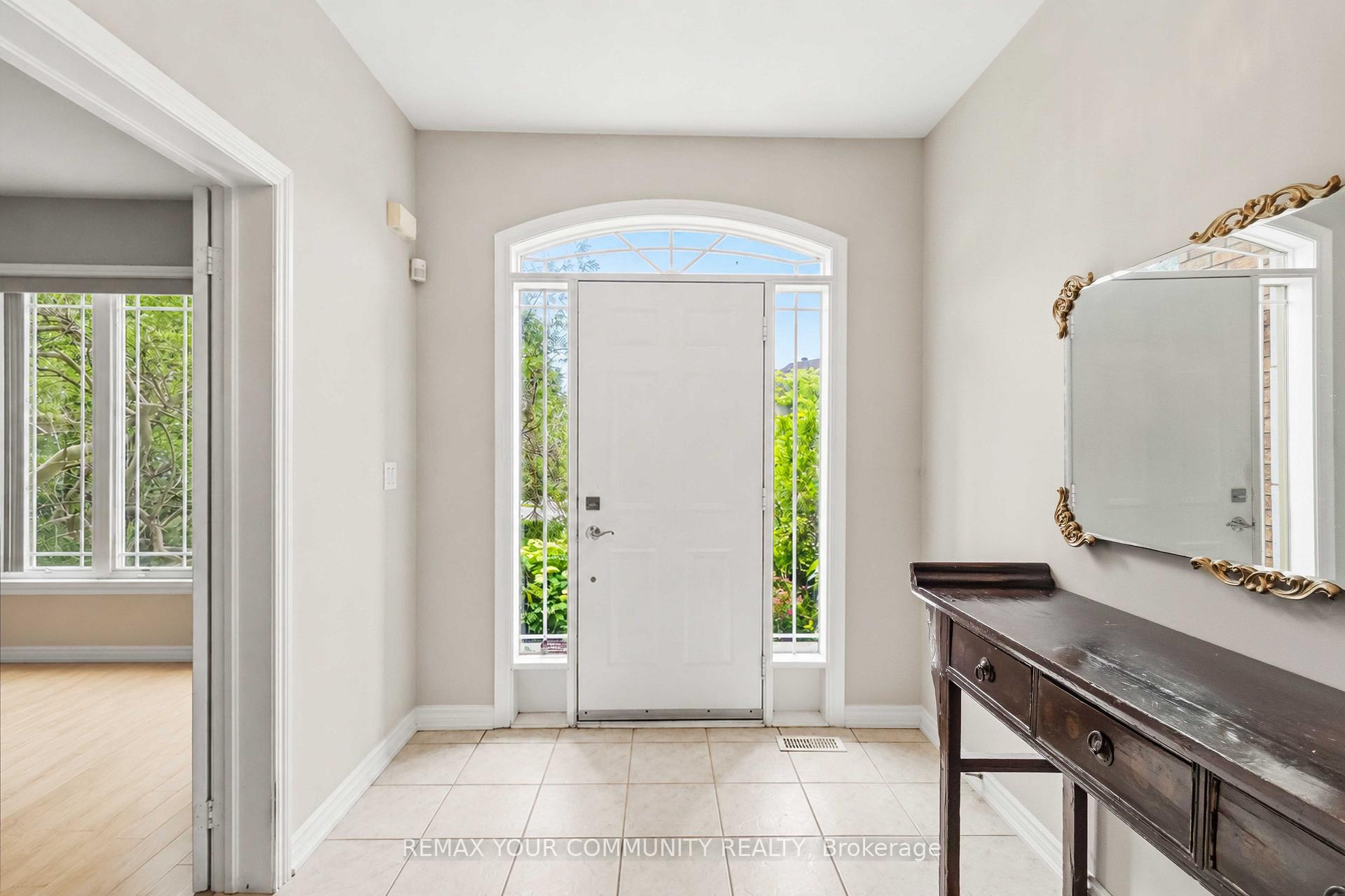 Photo 5 of 40 Hunterwood Chase, Vaughan, Rural Vaughan — HOMEH