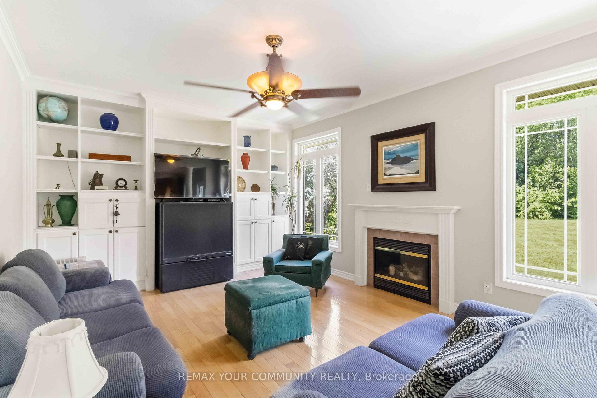 Photo 7 of 40 Hunterwood Chase, Vaughan, Rural Vaughan — HOMEH