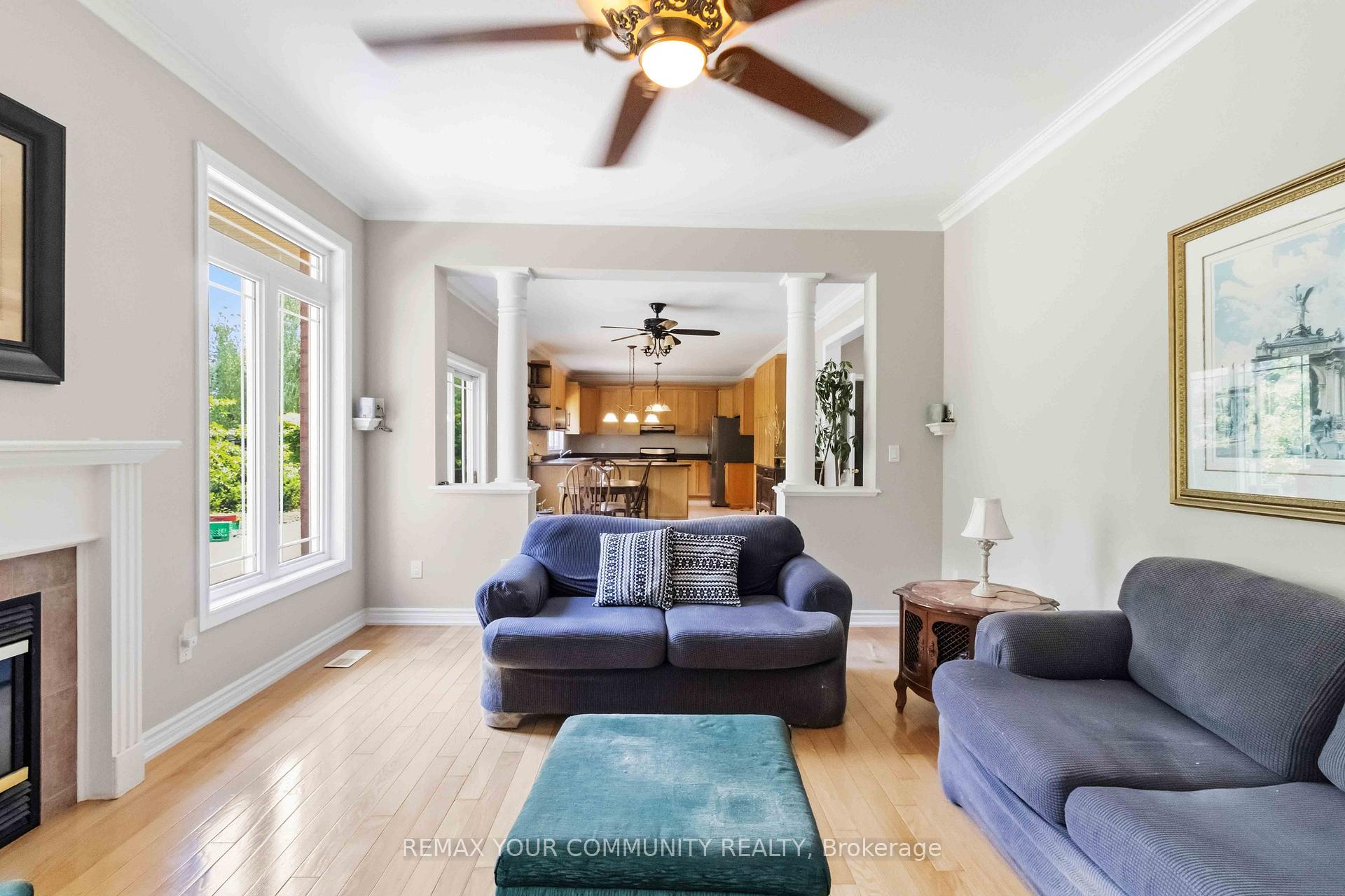 Photo 8 of 40 Hunterwood Chase, Vaughan, Rural Vaughan — HOMEH