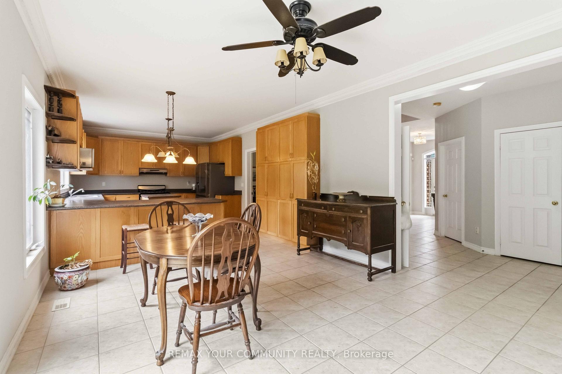 Photo 11 of 40 Hunterwood Chase, Vaughan, Rural Vaughan — HOMEH