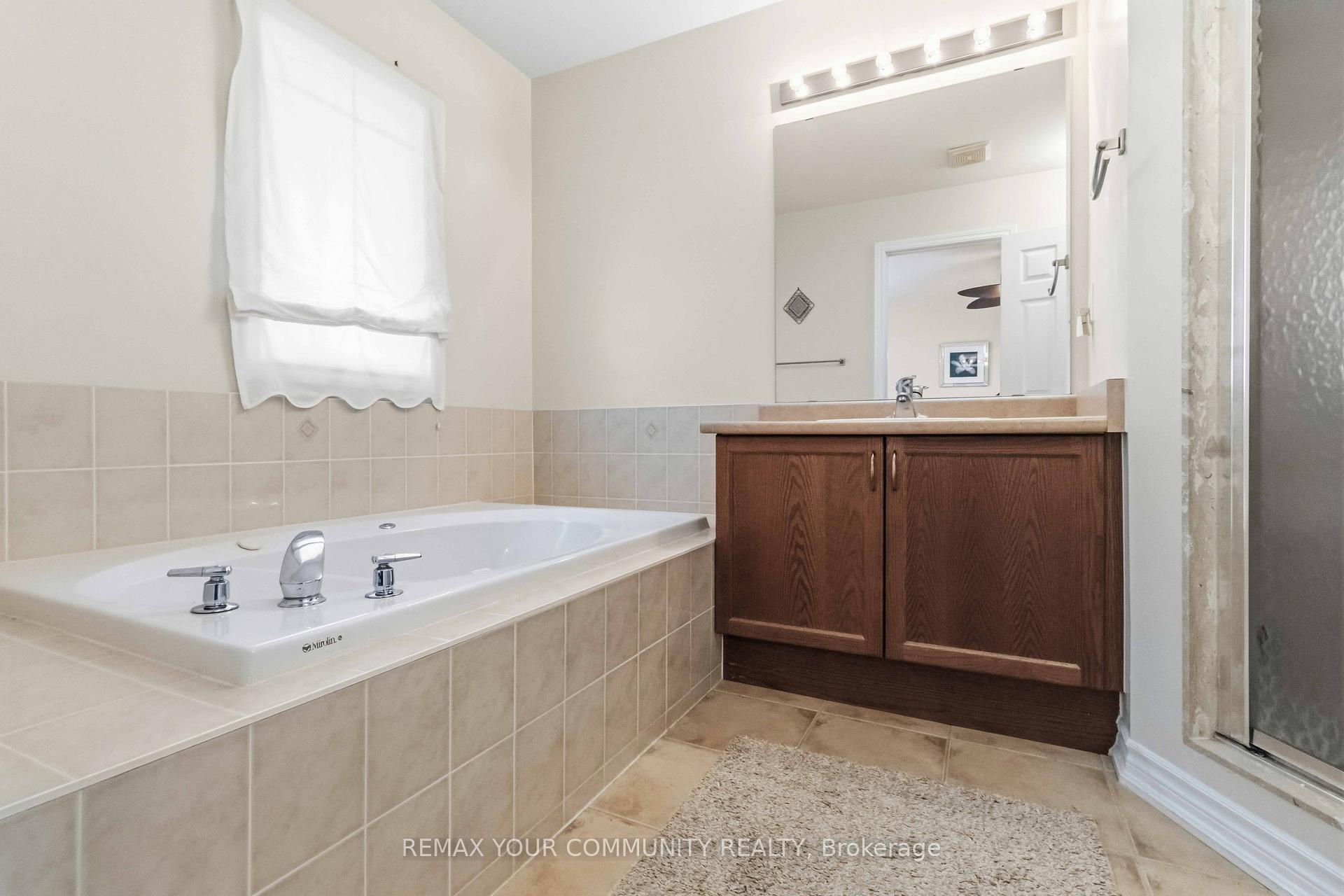 Photo 24 of 40 Hunterwood Chase, Vaughan, Rural Vaughan — HOMEH