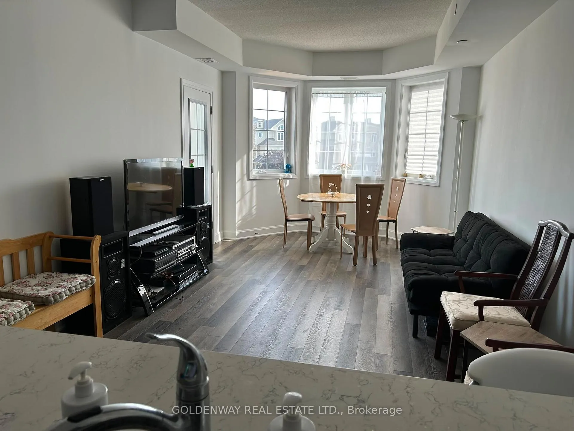 Photo 4 of Unit 307, 50 Lakebreeze Drive, Clarington, Newcastle — HOMEH