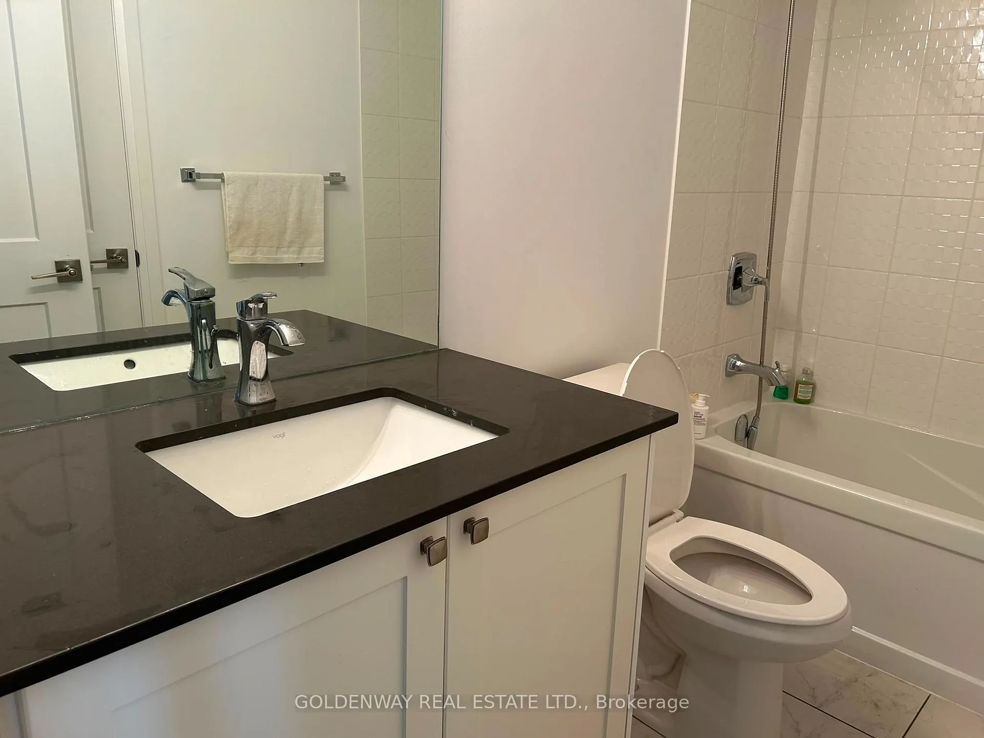 Photo 9 of Unit 307, 50 Lakebreeze Drive, Clarington, Newcastle — HOMEH