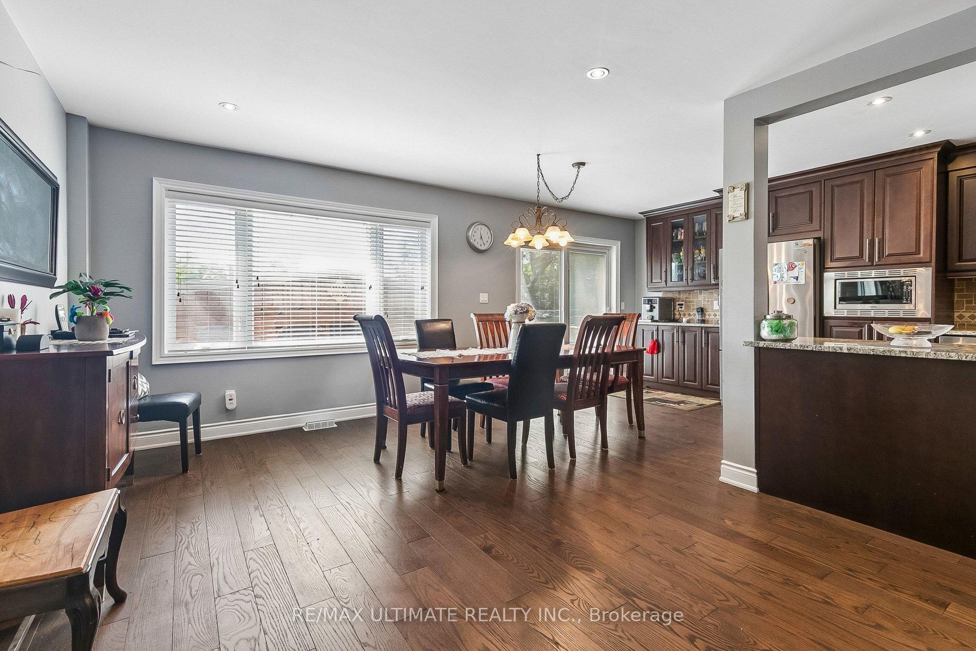 Photo 3 of 75 Giltspur Drive, North York, Glenfield-Jane Heights — HOMEH