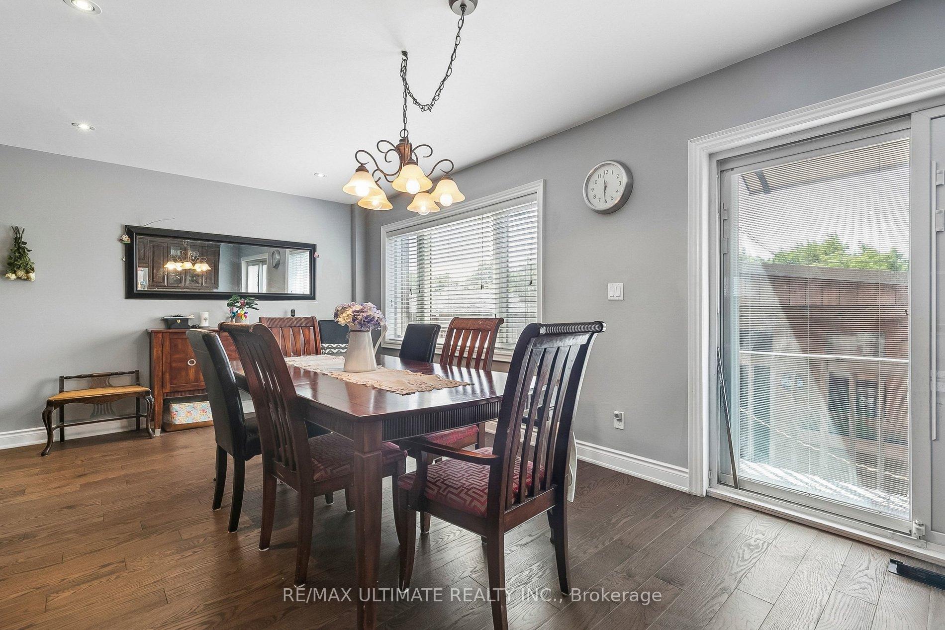 Photo 4 of 75 Giltspur Drive, North York, Glenfield-Jane Heights — HOMEH