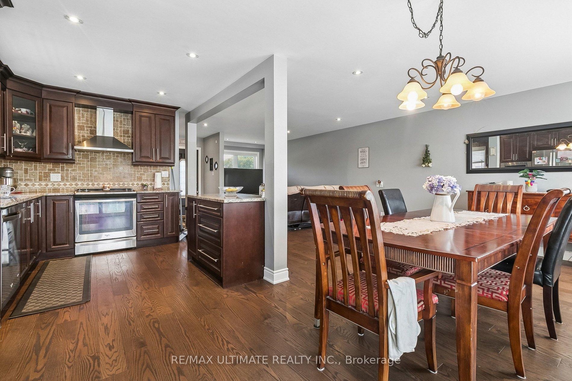 Photo 5 of 75 Giltspur Drive, North York, Glenfield-Jane Heights — HOMEH