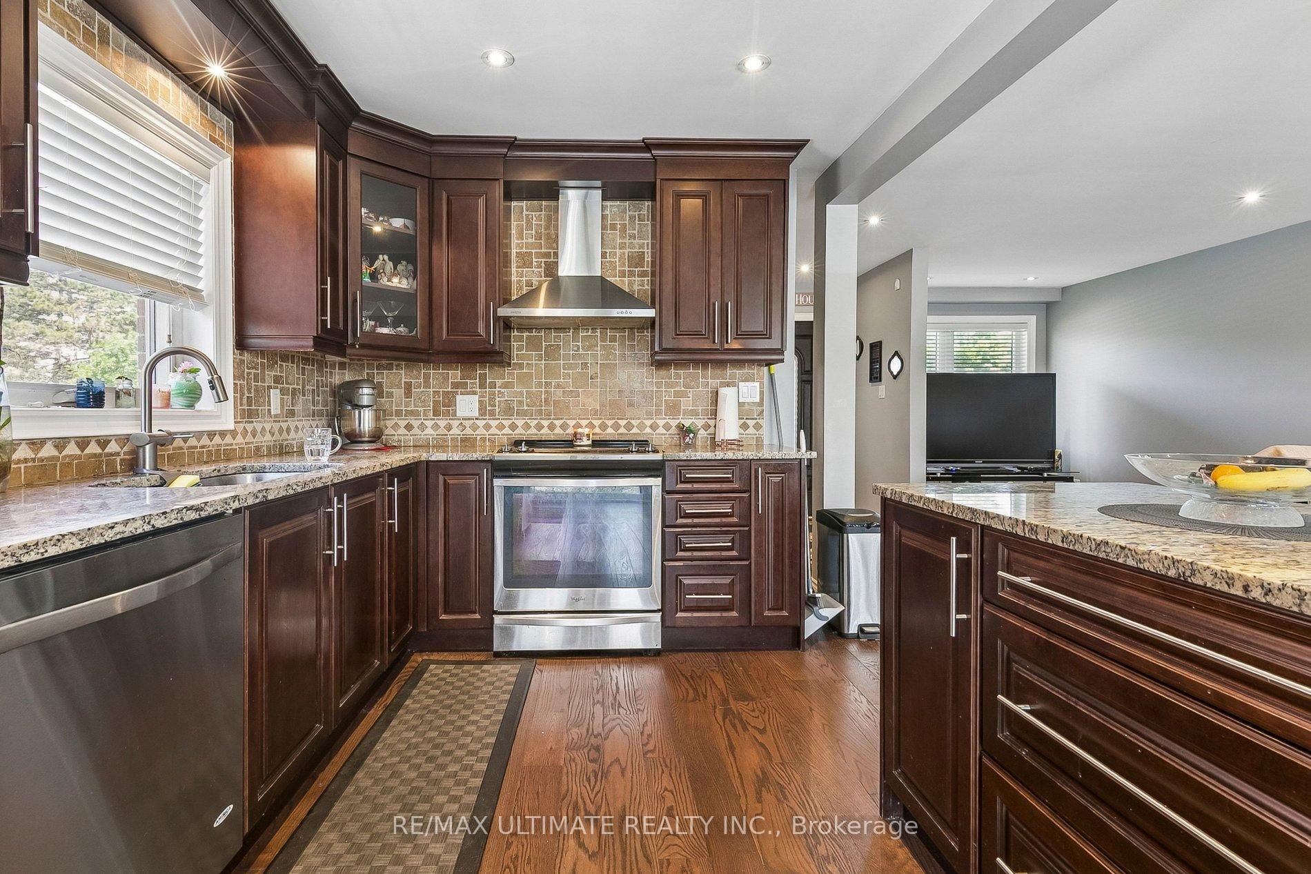 Photo 7 of 75 Giltspur Drive, North York, Glenfield-Jane Heights — HOMEH