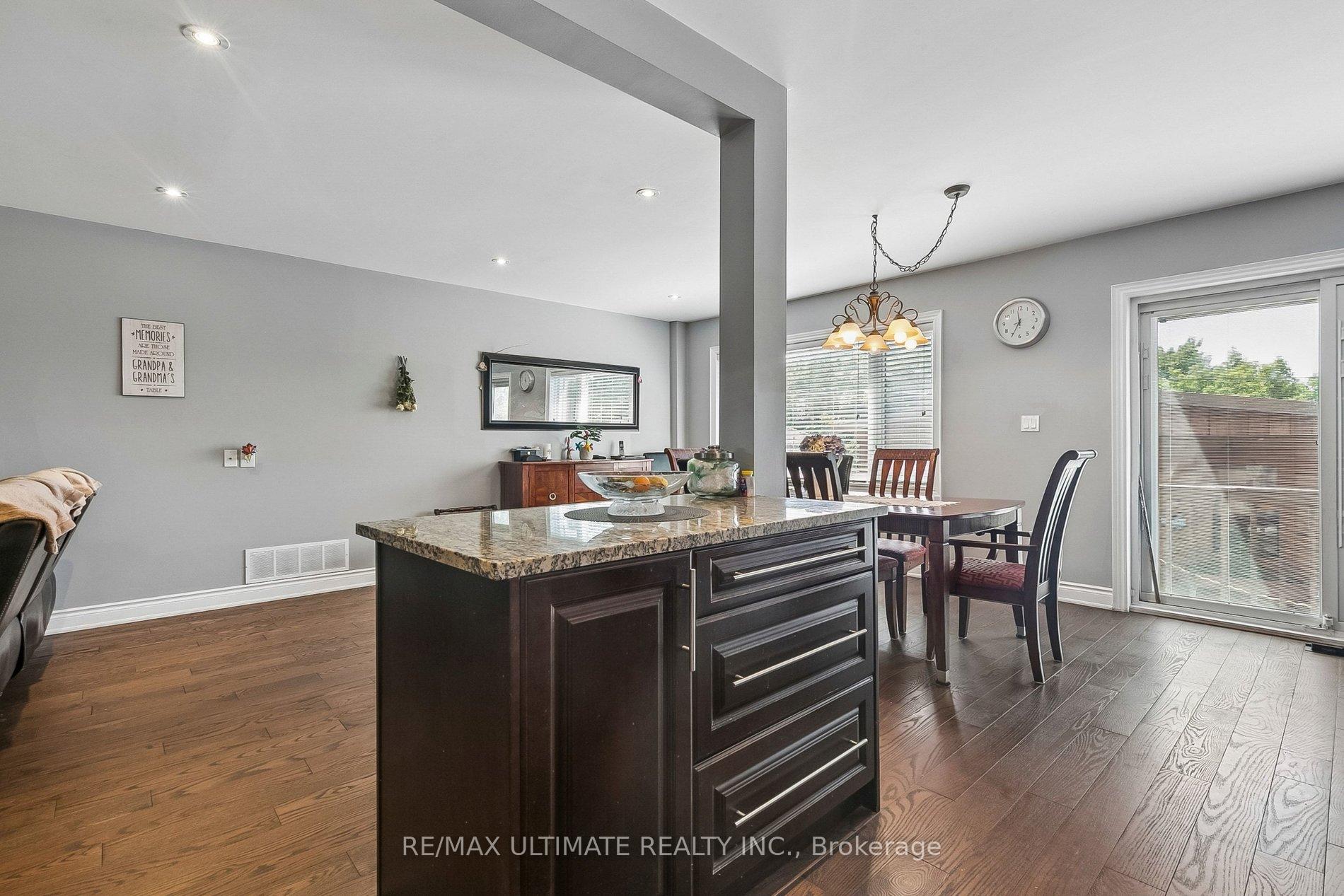 Photo 8 of 75 Giltspur Drive, North York, Glenfield-Jane Heights — HOMEH
