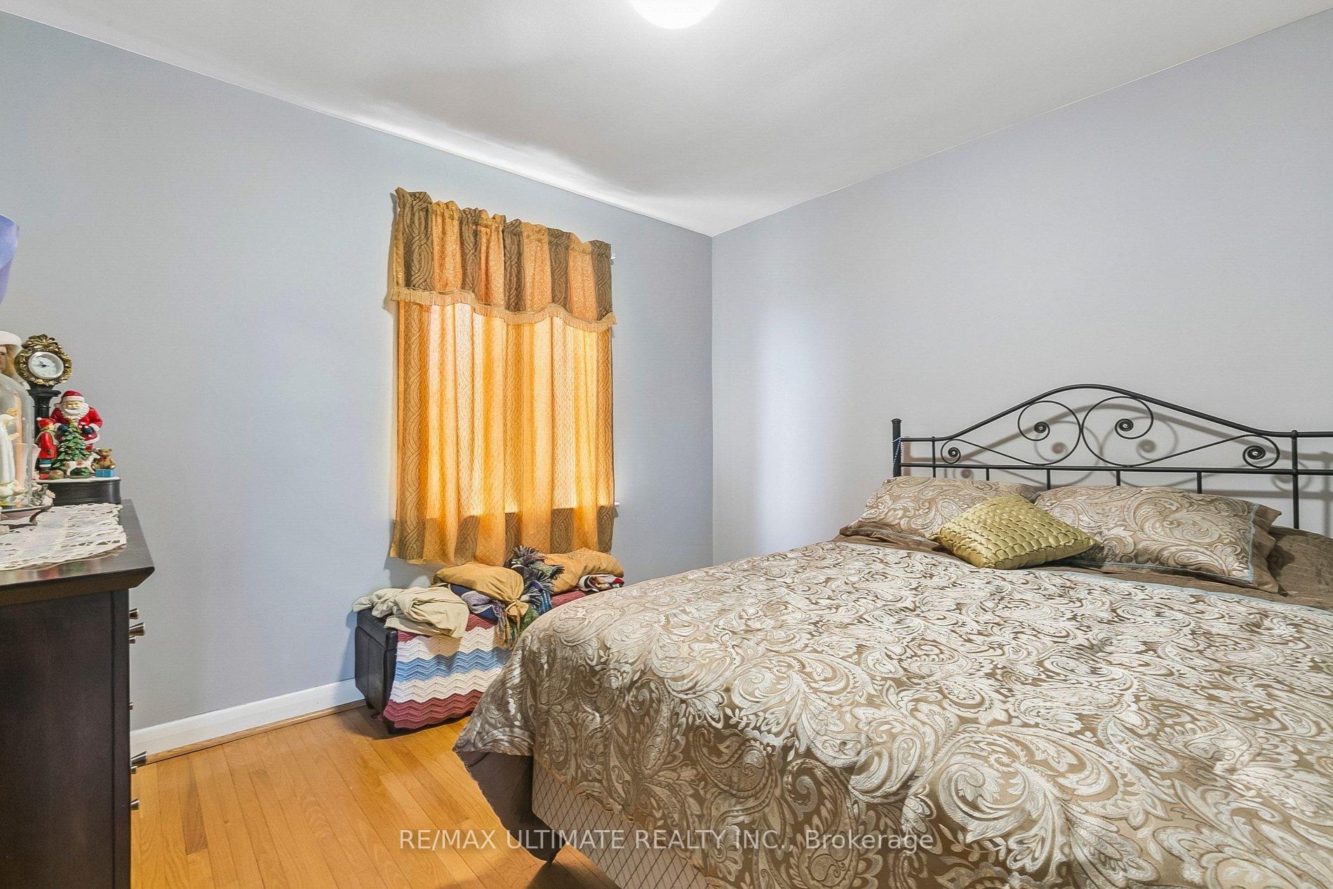 Photo 12 of 75 Giltspur Drive, North York, Glenfield-Jane Heights — HOMEH