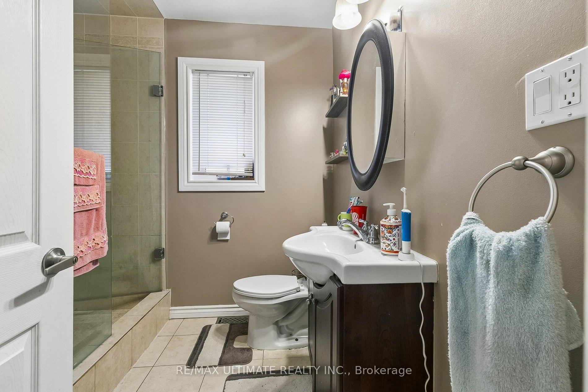 Photo 16 of 75 Giltspur Drive, North York, Glenfield-Jane Heights — HOMEH
