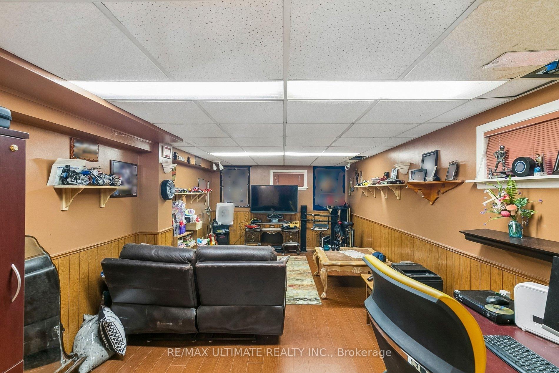 Photo 17 of 75 Giltspur Drive, North York, Glenfield-Jane Heights — HOMEH