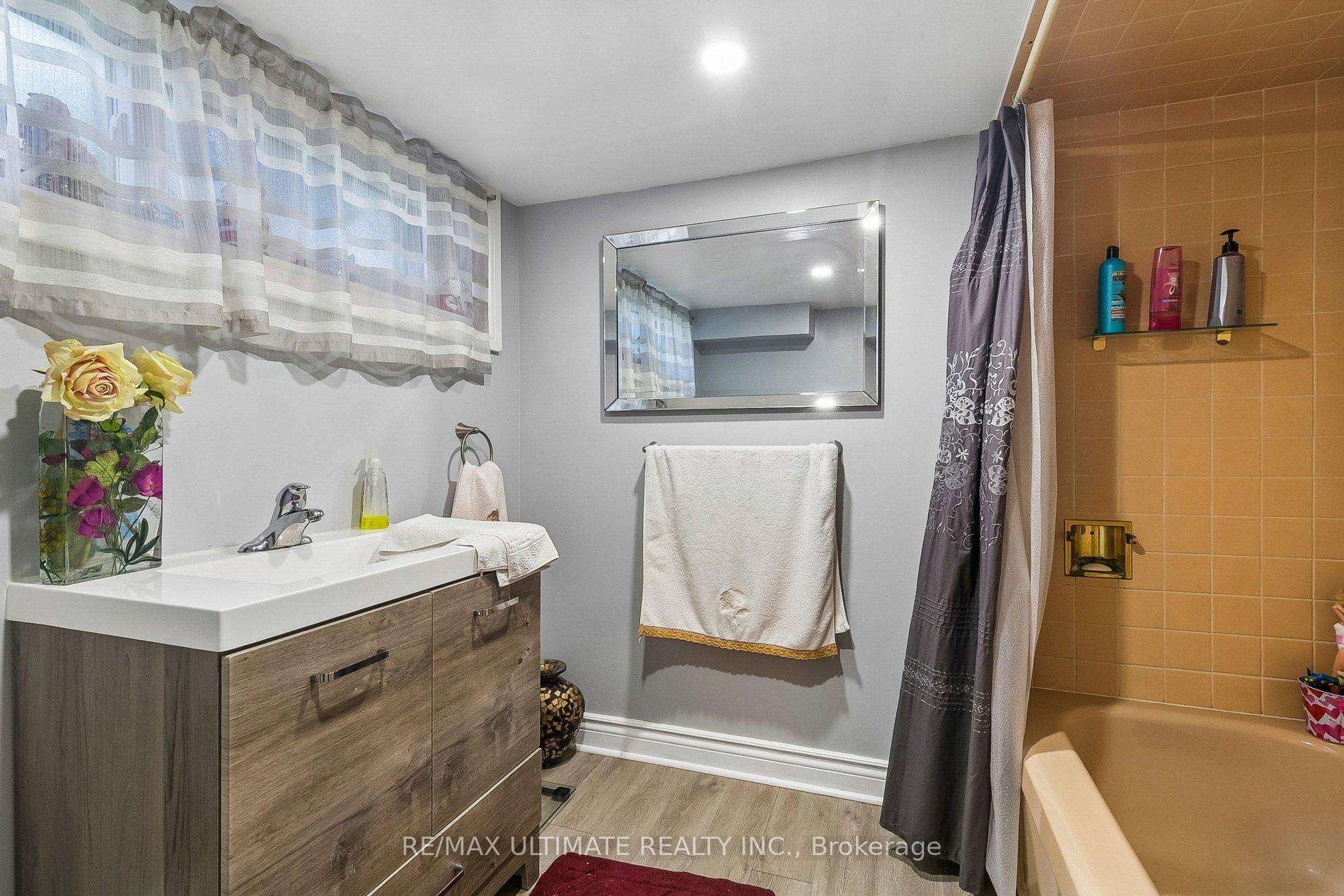 Photo 19 of 75 Giltspur Drive, North York, Glenfield-Jane Heights — HOMEH