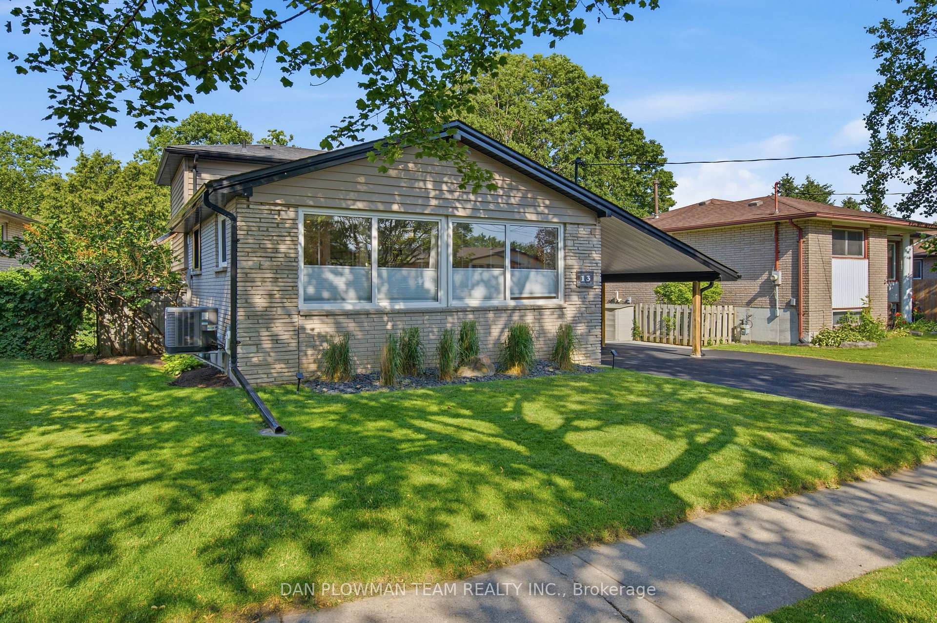 Photo 2 of 13 Strike Avenue, Clarington, Bowmanville — HOMEH