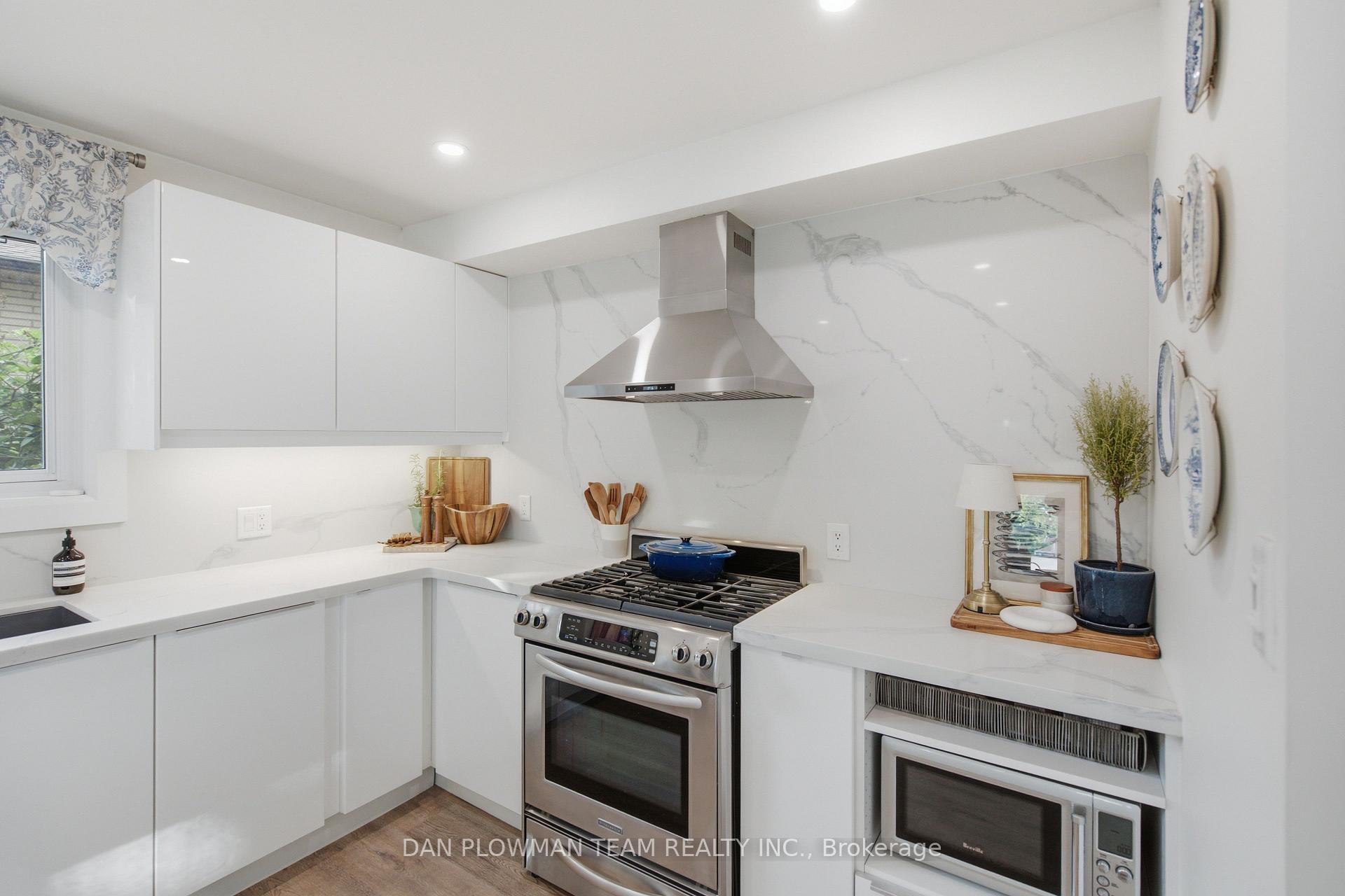 Photo 15 of 13 Strike Avenue, Clarington, Bowmanville — HOMEH