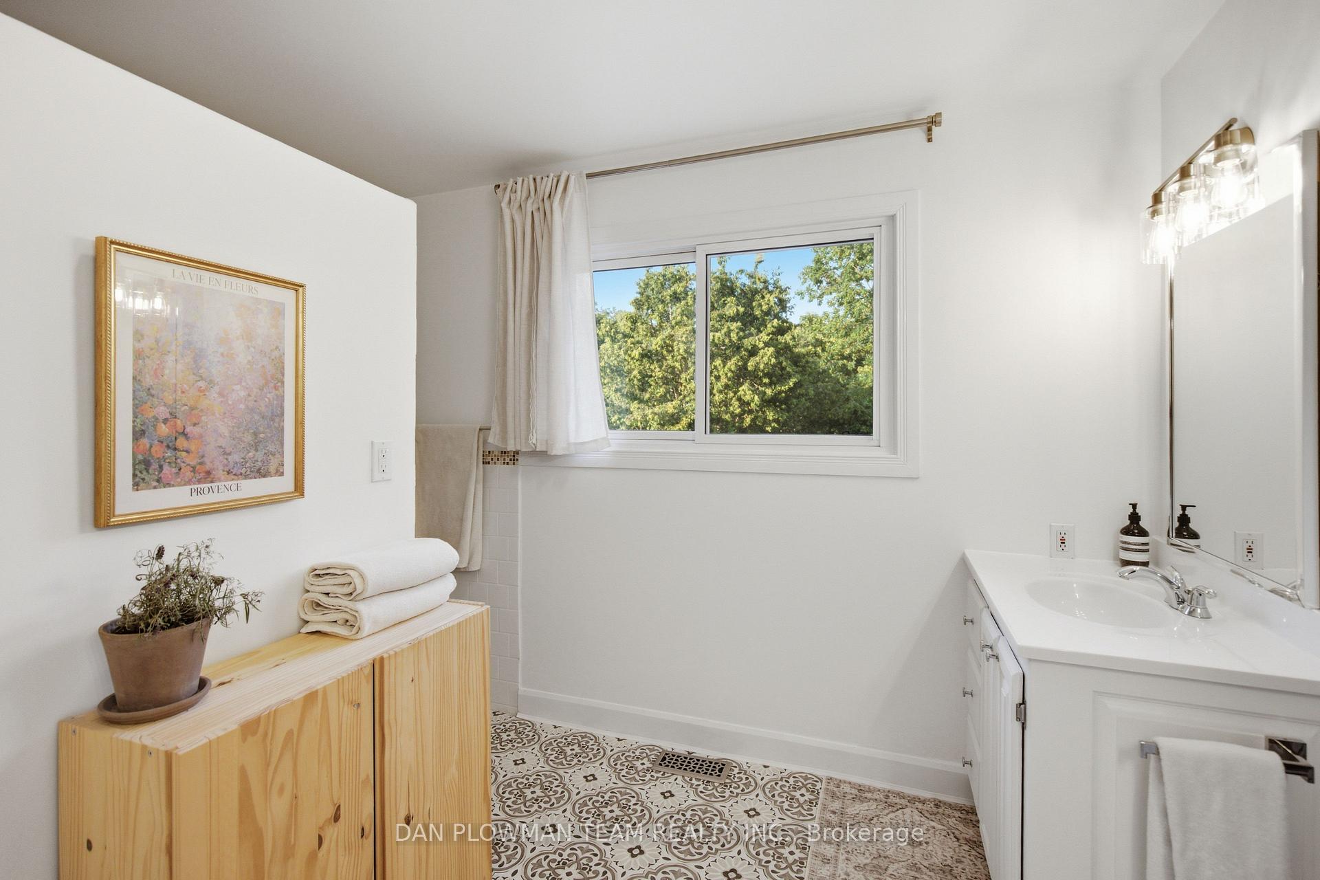 Photo 23 of 13 Strike Avenue, Clarington, Bowmanville — HOMEH