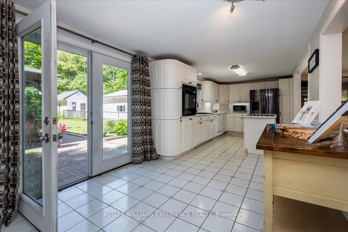 Photo 11 of 1512 Champlain Road, Tiny, Rural Tiny — HOMEH