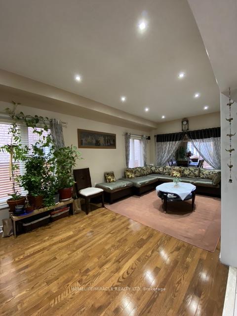 Photo 6 of 76 Jack Monkman Crescent, Markham, Cedarwood — HOMEH