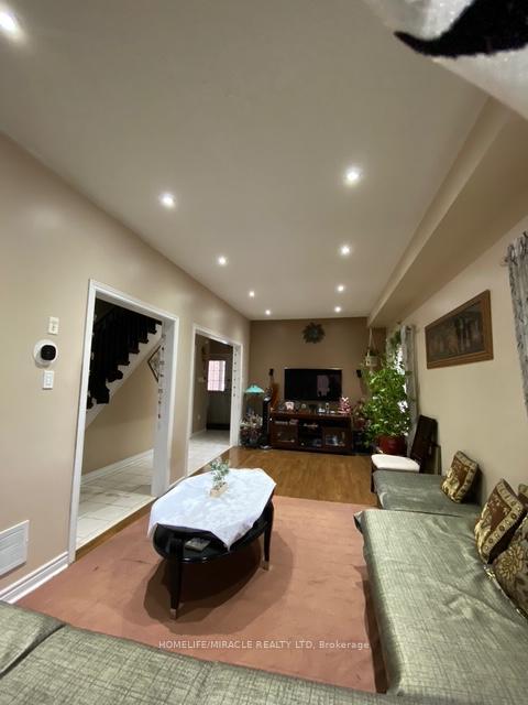 Photo 7 of 76 Jack Monkman Crescent, Markham, Cedarwood — HOMEH