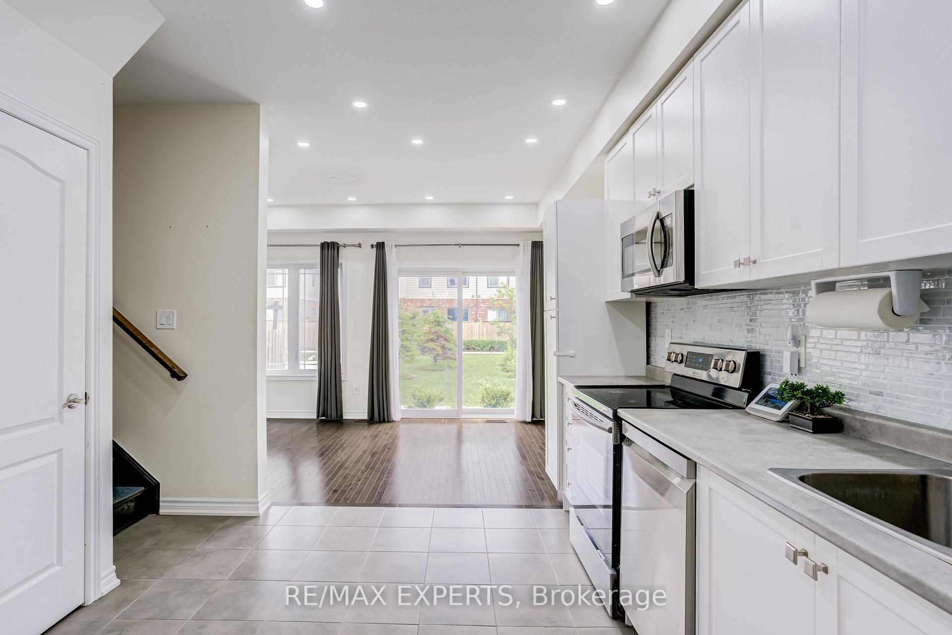 Photo 10 of 21 Cygnus Crescent, Barrie, Ardagh — HOMEH