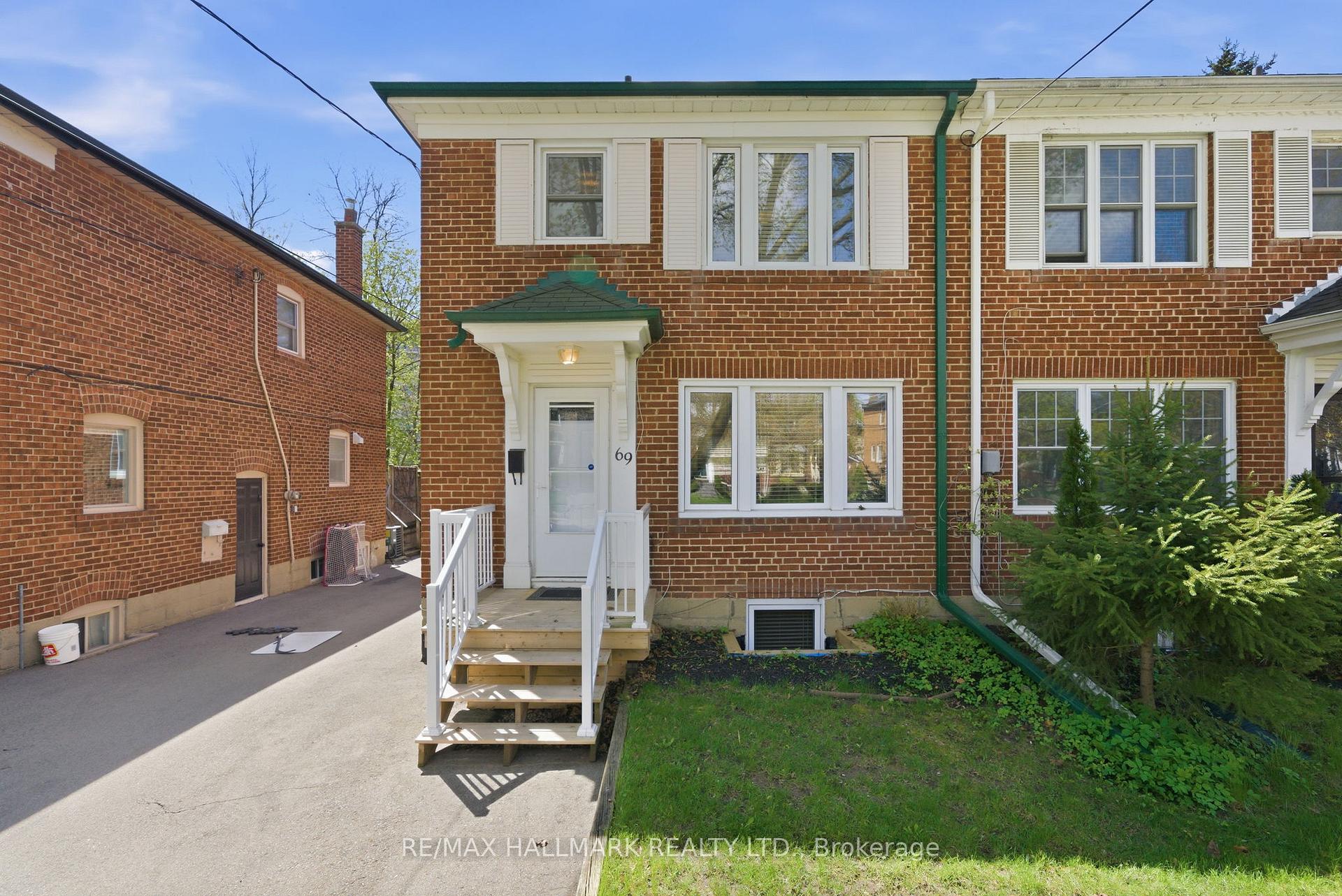 Photo 3 of 69 Thursfield Crescent, Toronto, Leaside — HOMEH