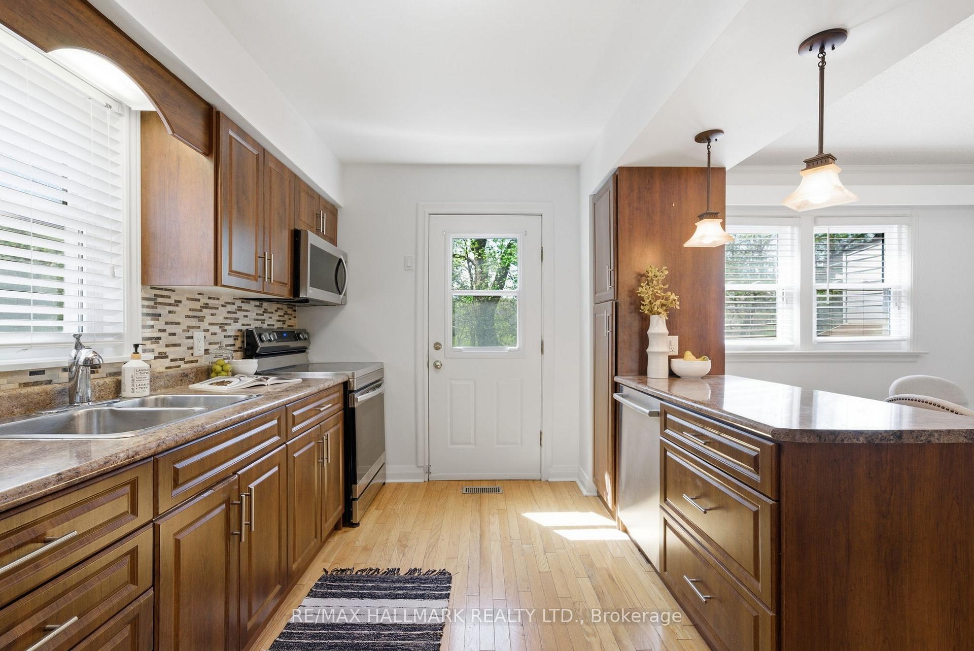 Photo 13 of 69 Thursfield Crescent, Toronto, Leaside — HOMEH