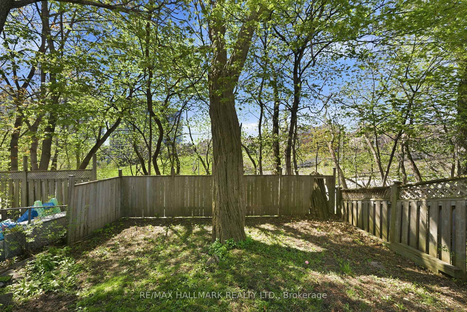 Photo 37 of 69 Thursfield Crescent, Toronto, Leaside — HOMEH