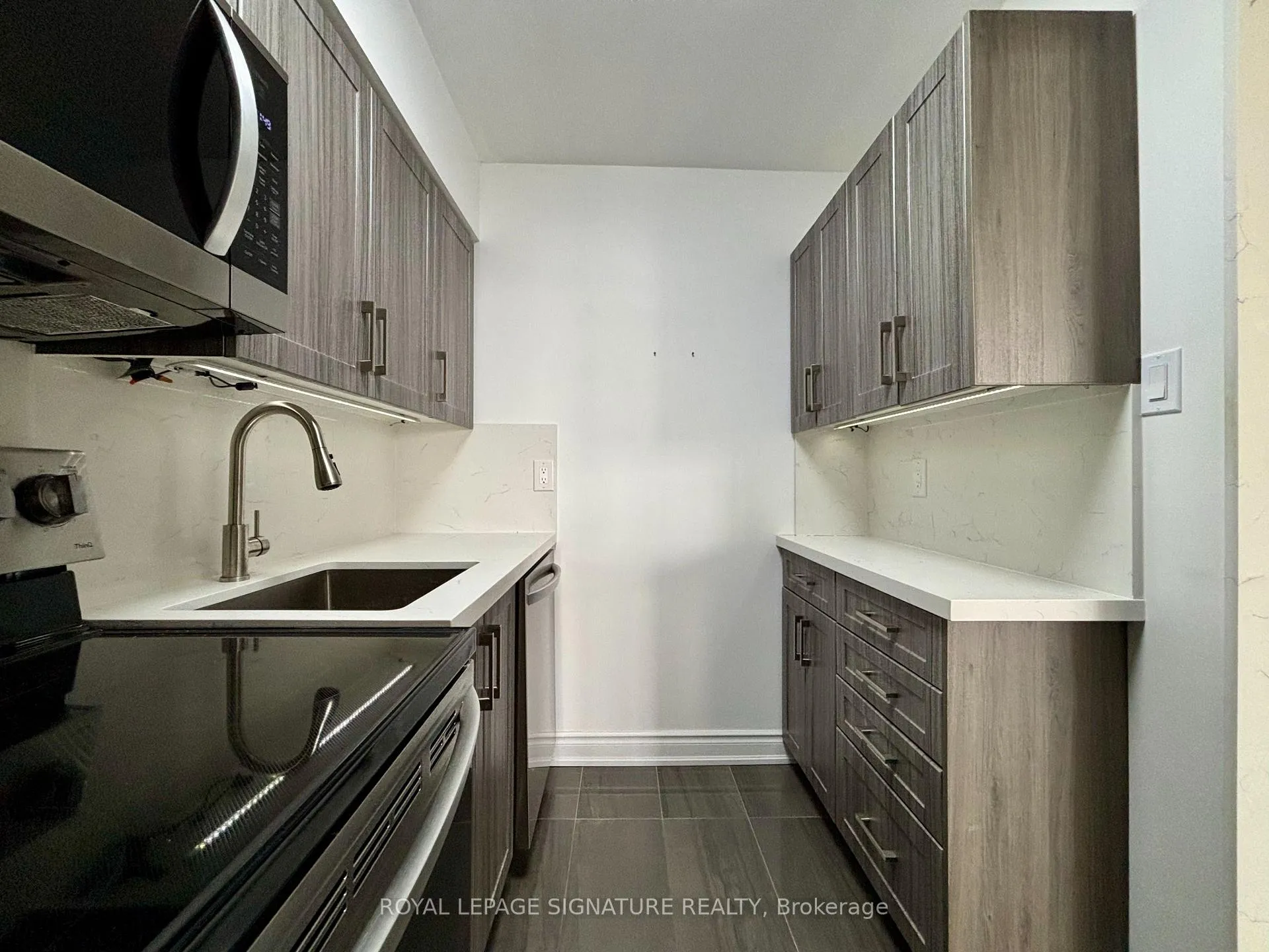 Photo 7 of Unit 711, 2 Westney Road N, Ajax, Central West — HOMEH