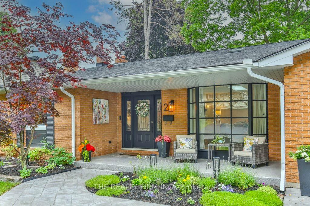 Photo 4 of 2 Oakwood Drive, London, South B — HOMEH