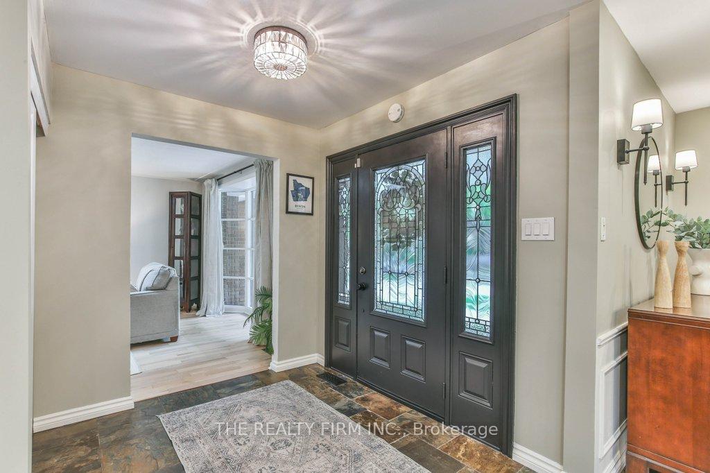Photo 5 of 2 Oakwood Drive, London, South B — HOMEH