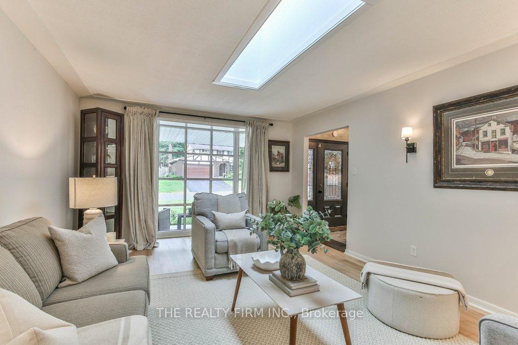 Photo 6 of 2 Oakwood Drive, London, South B — HOMEH
