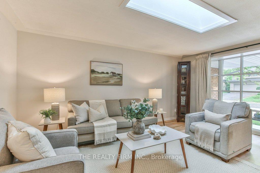 Photo 7 of 2 Oakwood Drive, London, South B — HOMEH