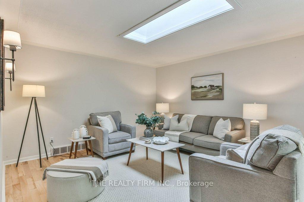 Photo 8 of 2 Oakwood Drive, London, South B — HOMEH