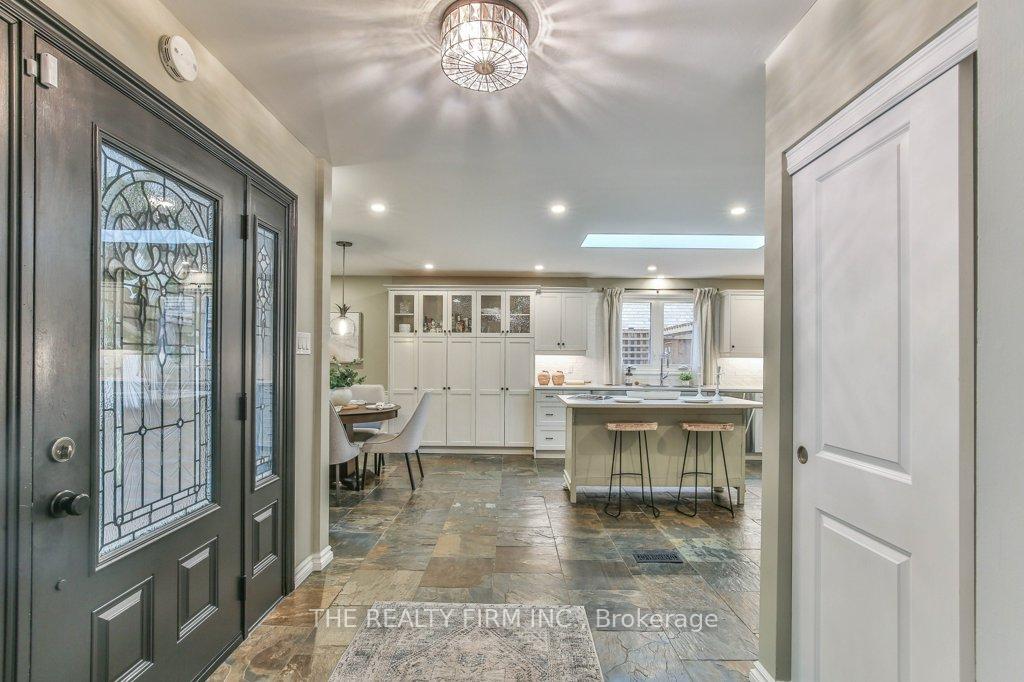Photo 9 of 2 Oakwood Drive, London, South B — HOMEH