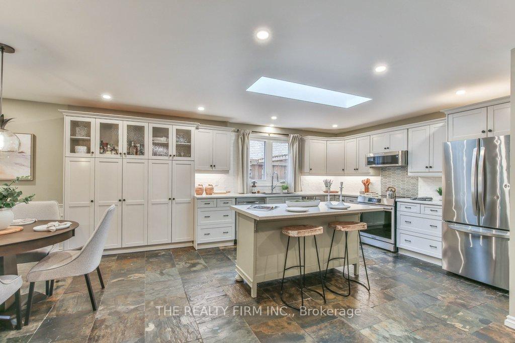 Photo 11 of 2 Oakwood Drive, London, South B — HOMEH