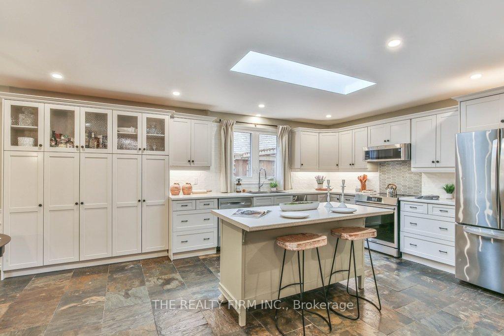 Photo 12 of 2 Oakwood Drive, London, South B — HOMEH