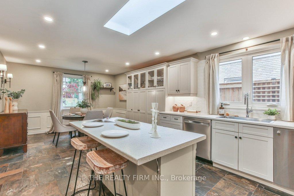 Photo 13 of 2 Oakwood Drive, London, South B — HOMEH