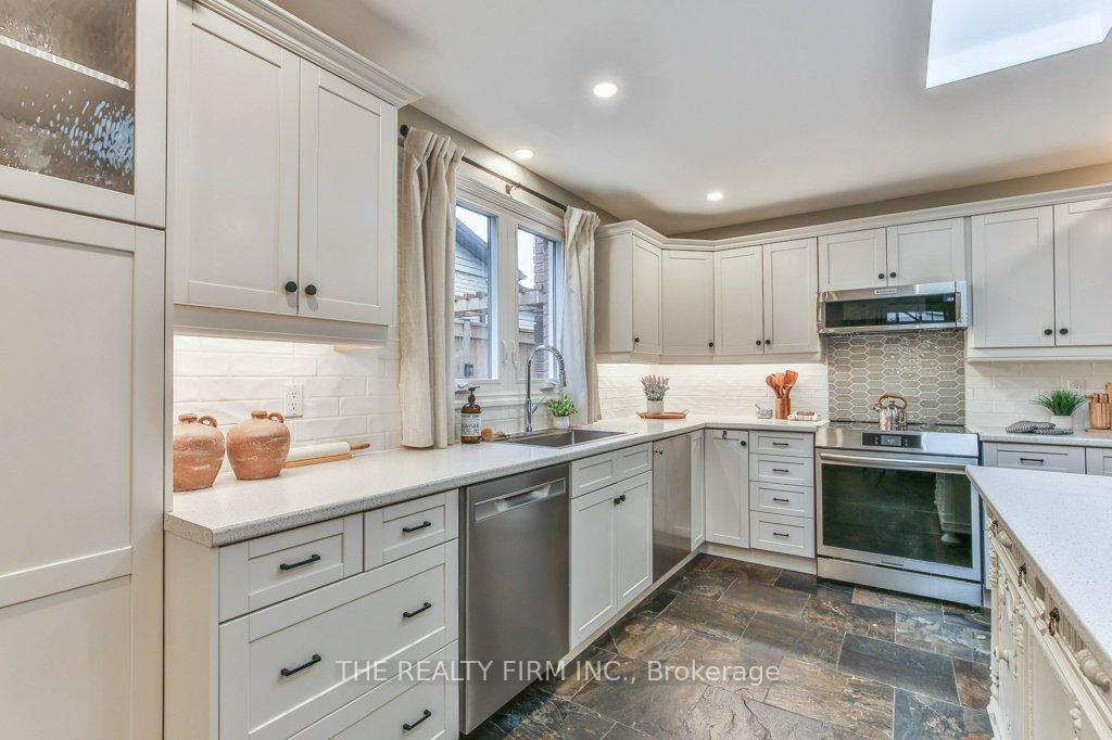 Photo 14 of 2 Oakwood Drive, London, South B — HOMEH