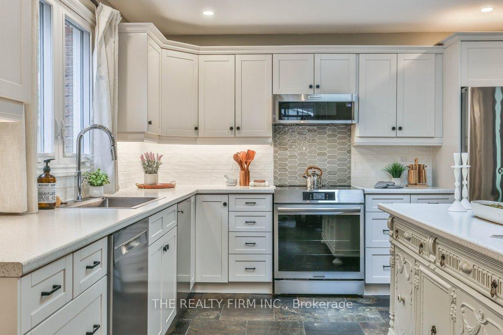 Photo 15 of 2 Oakwood Drive, London, South B — HOMEH