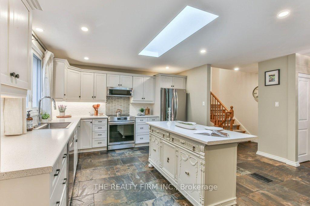 Photo 16 of 2 Oakwood Drive, London, South B — HOMEH