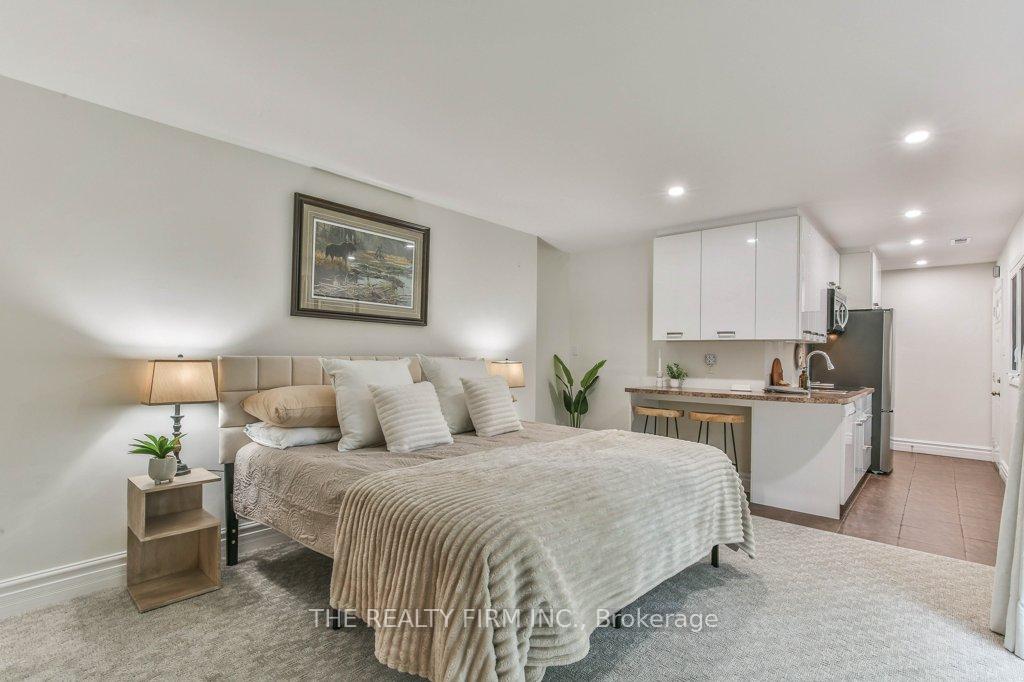 Photo 35 of 2 Oakwood Drive, London, South B — HOMEH