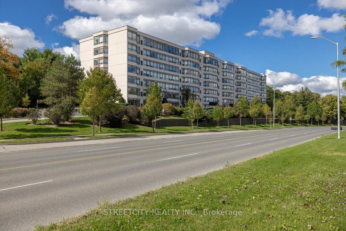 Front of Unit 301, 521 Riverside Drive W