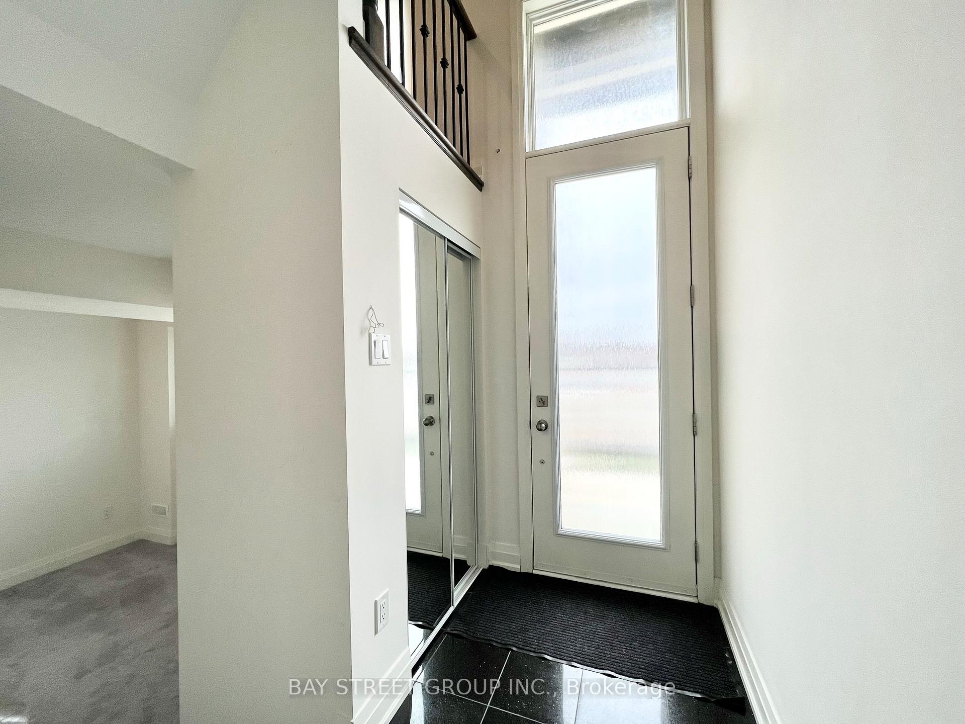 Photo 4 of 36 Teasel Way, Markham, Unionville — HOMEH
