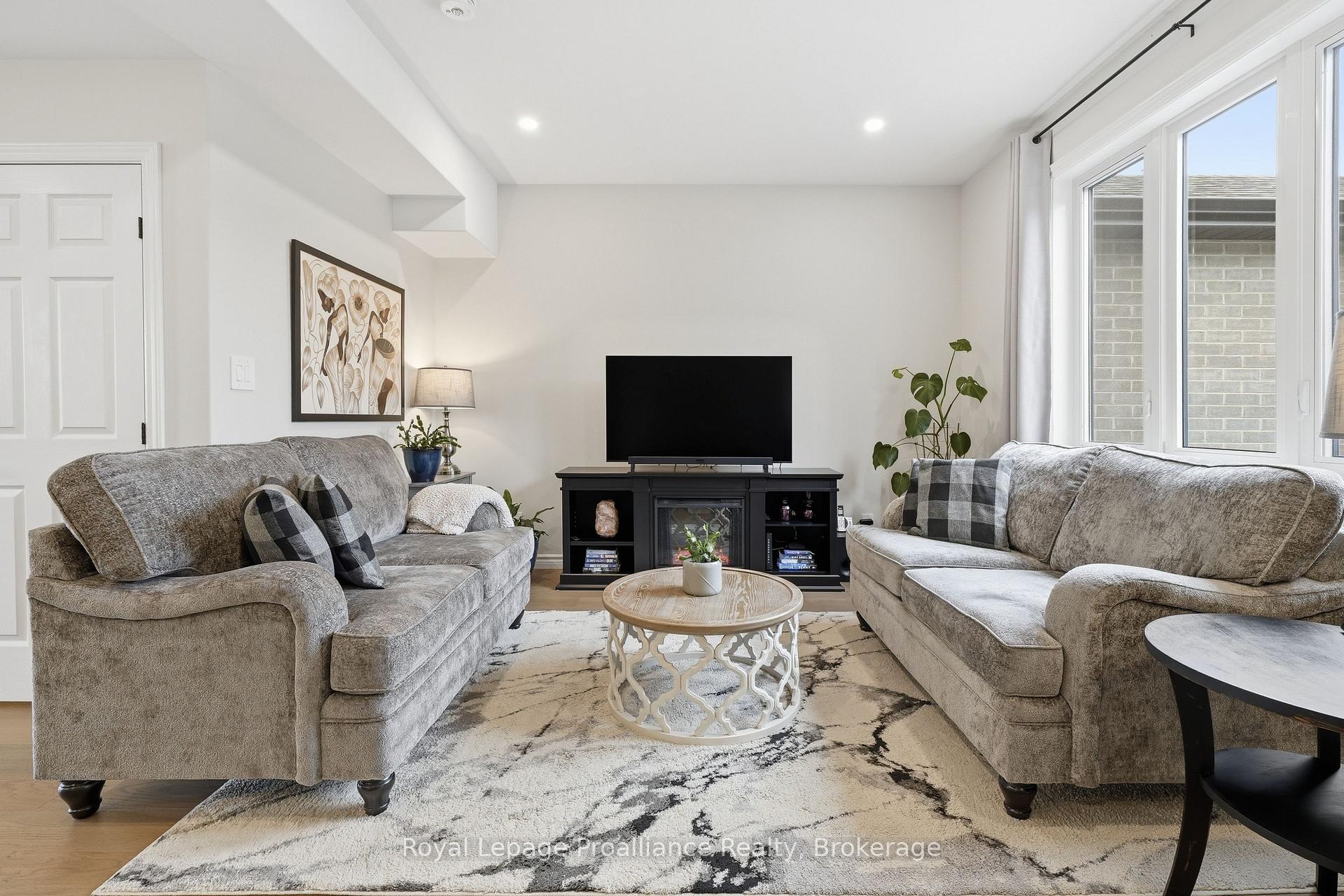 Photo 12 of 24 Riverstone Way, Belleville, Thurlow Ward — HOMEH