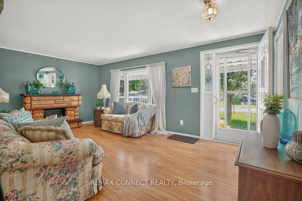 Photo 6 of 8 Circle Drive, Kawartha Lakes, Fenelon — HOMEH