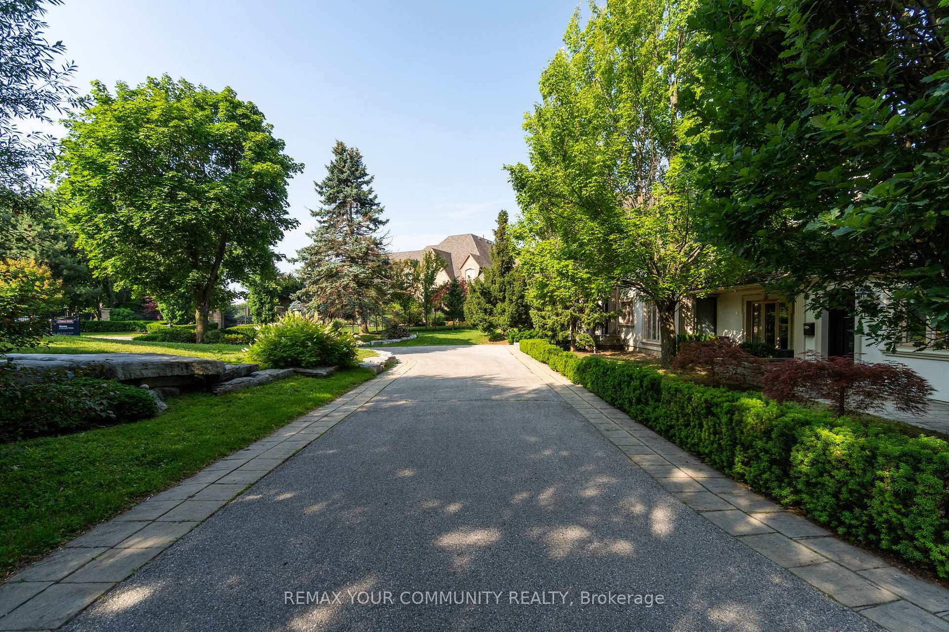 Photo 3 of 58 Buck's Place, Vaughan, East Woodbridge — HOMEH